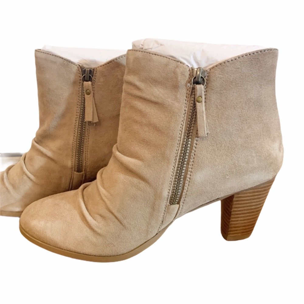 *SALE* NIB MIA Niki Taupe Suede Ankle Boots. Sz 10M